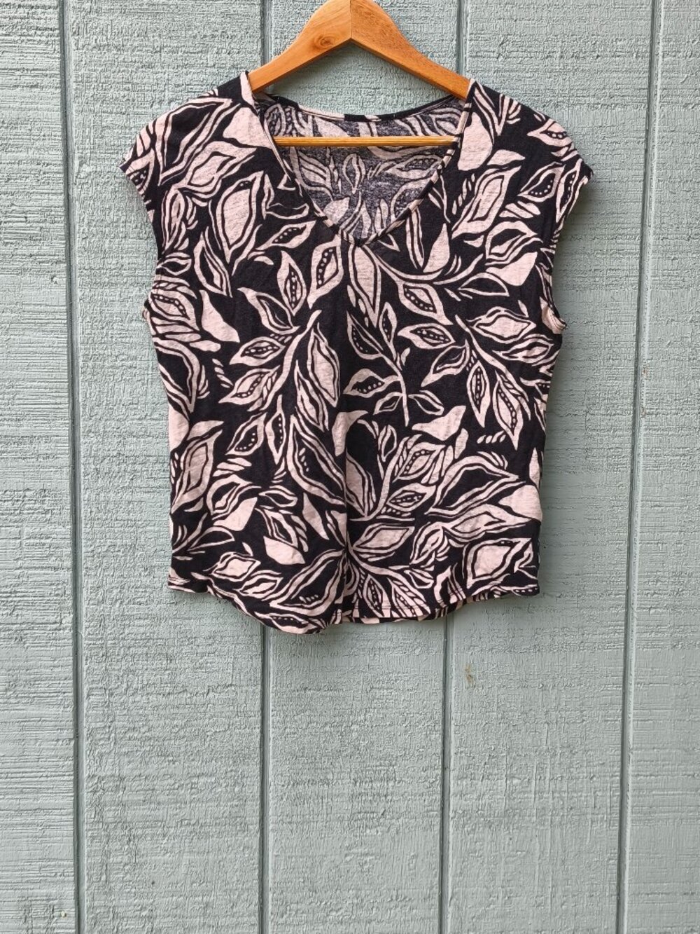 100% Linen Knit Botanical Leaf Print Boxy Tee sz M Black Beach Minimalist